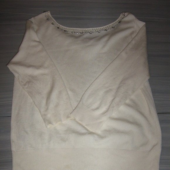 Ladies Beaded Sweater Size Medium $5.00 AS AN ADD ON - Picture 4 of 4